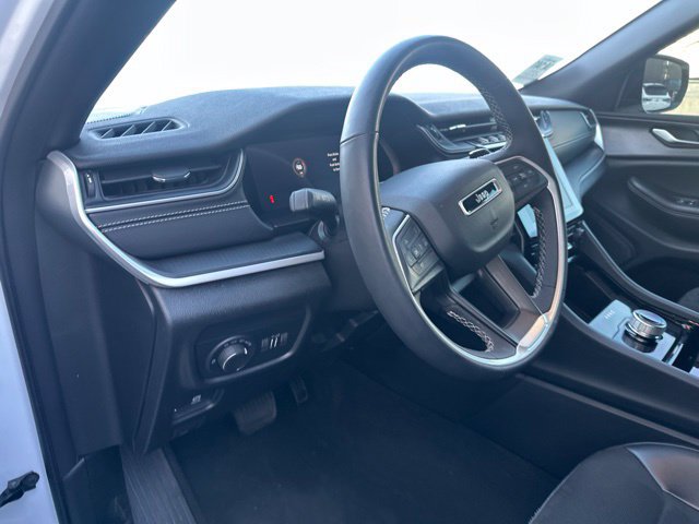 Used 2023 Jeep Grand Cherokee Altitude AWD/4WD image 13