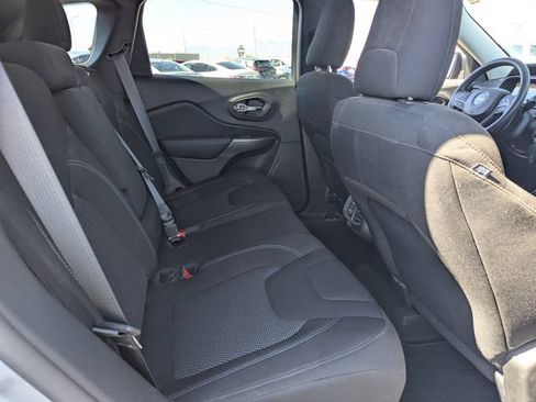 Used 2020 Jeep Cherokee Latitude AWD/4WD image 29