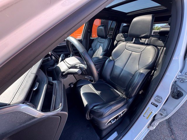 Used 2022 Jeep Grand Cherokee Overland w/ Luxury Tech Group IV AWD/4WD image 9