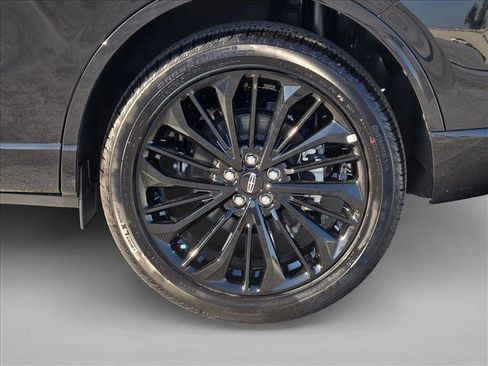 New 2025 Lincoln Corsair Reserve w/ Jet Appearance Package image 9