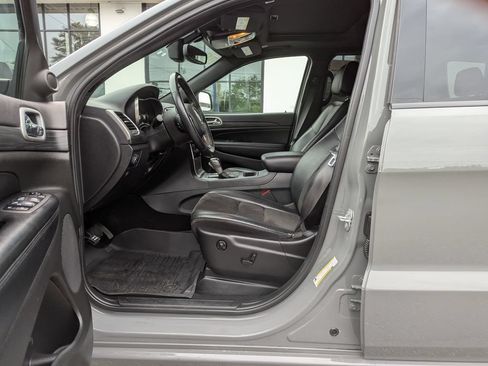 Used 2020 Jeep Grand Cherokee Altitude AWD/4WD image 12