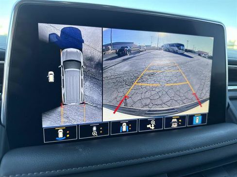 Used 2021 Chevrolet Suburban Z71 w/ Luxury Package image 19