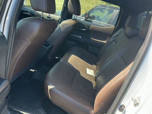 Used 2019 Toyota Tacoma Limited AWD/4WD image 7