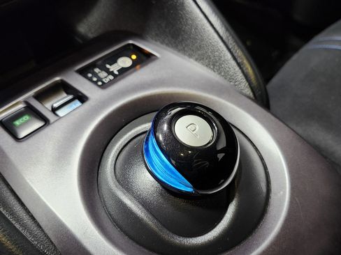 Used 2023 Nissan Leaf S image 29