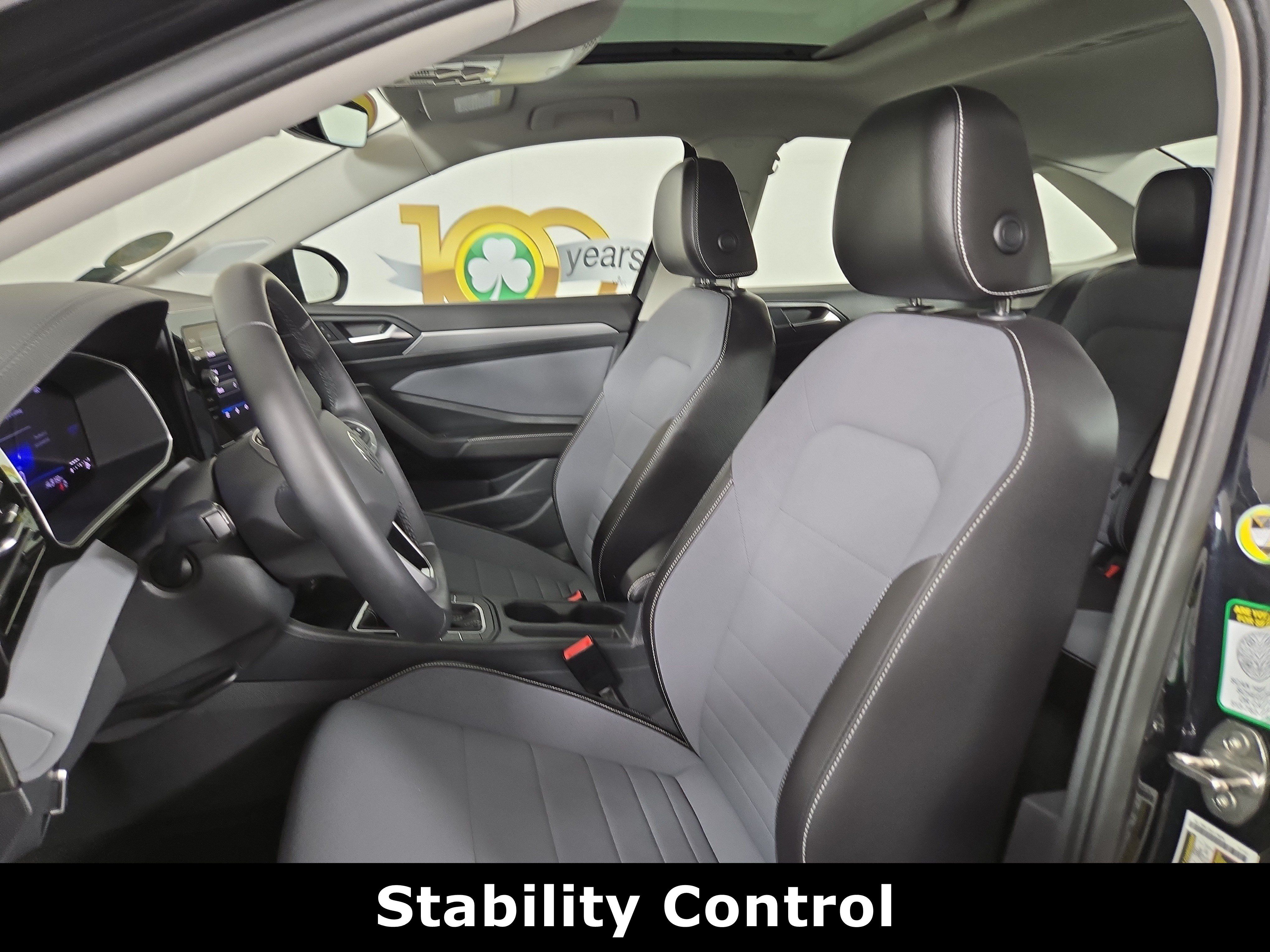 Used 2025 Volkswagen Jetta SE FWD image 11