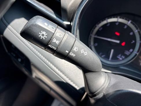 Used 2020 Toyota Highlander Limited FWD image 54