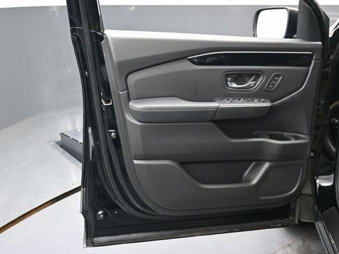 Used 2025 Honda Pilot EX-L image 41