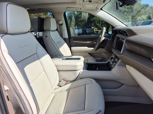 Used 2021 GMC Yukon Denali w/ LPO, Illumination Package AWD/4WD image 42