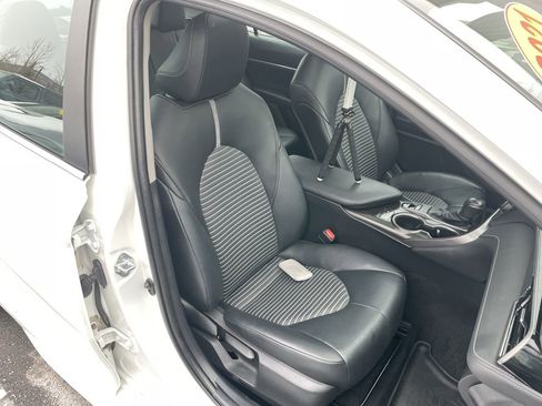 Used 2021 Toyota Camry SE w/ Cold Weather Package image 40