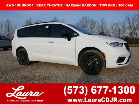 New 2026 Chrysler Pacifica Limited w/ Uconnect Theater Family Group AWD/4WD image 1