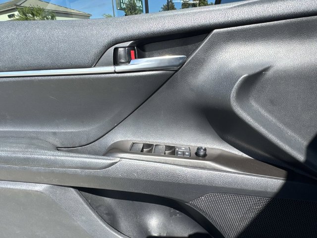 Used 2021 Toyota Camry SE w/ Convenience Package FWD image 19