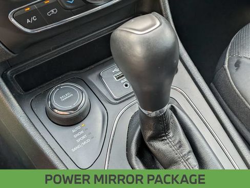 Used 2019 Jeep Cherokee High Altitude AWD/4WD image 24