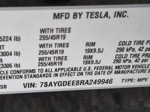 Used 2024 Tesla Model Y Long Range AWD/4WD image 23