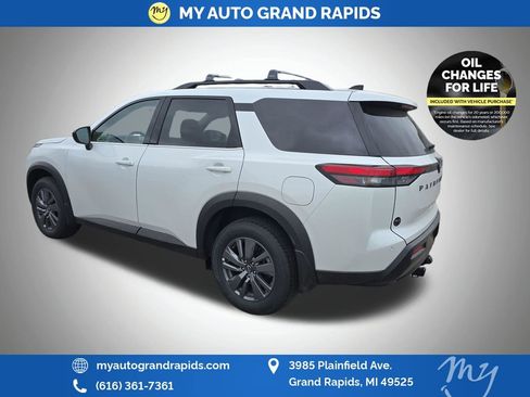 Used 2026 Nissan Pathfinder SV AWD/4WD image 5