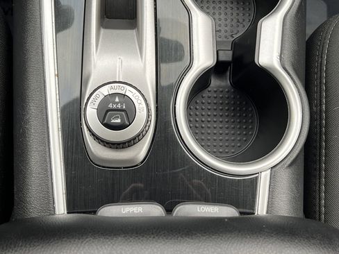 Used 2020 Nissan Pathfinder SV image 10