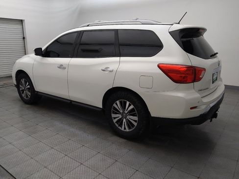 Used 2018 Nissan Pathfinder SV image 3