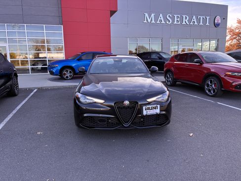 Certified 2022 Alfa Romeo Giulia Veloce image 3