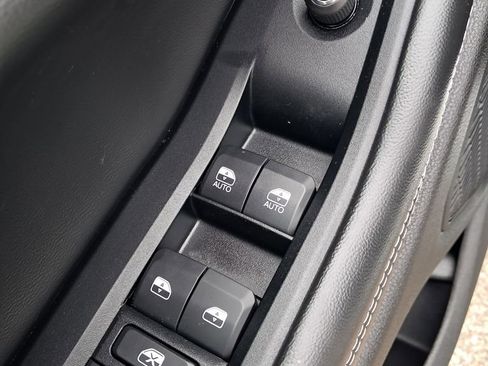 Used 2023 Jeep Grand Cherokee Limited w/ Black Appearance Package AWD/4WD image 16