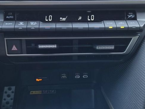 Used 2025 Toyota Camry SE w/ Convenience Package FWD image 18