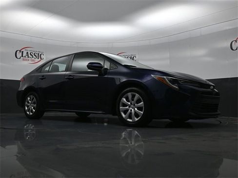 Used 2024 Toyota Corolla LE image 27