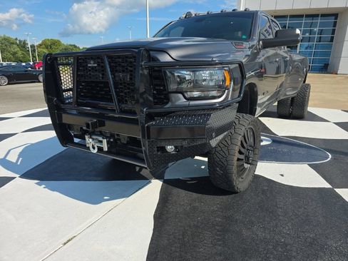 Used 2022 RAM 3500 Big Horn w/ Night Edition AWD/4WD image 4