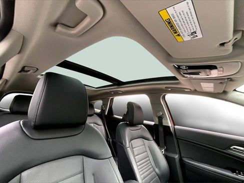 Used 2025 Kia Sportage SX Prestige image 24