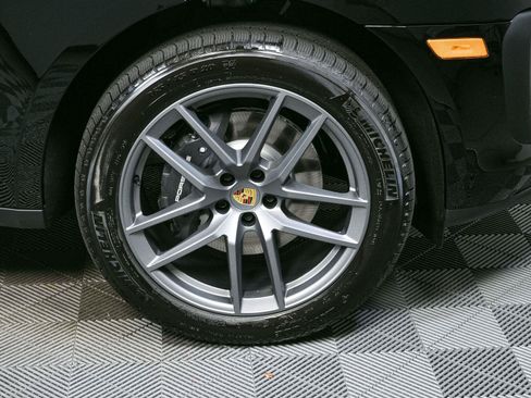 New 2026 Porsche Macan Turbo AWD/4WD image 37