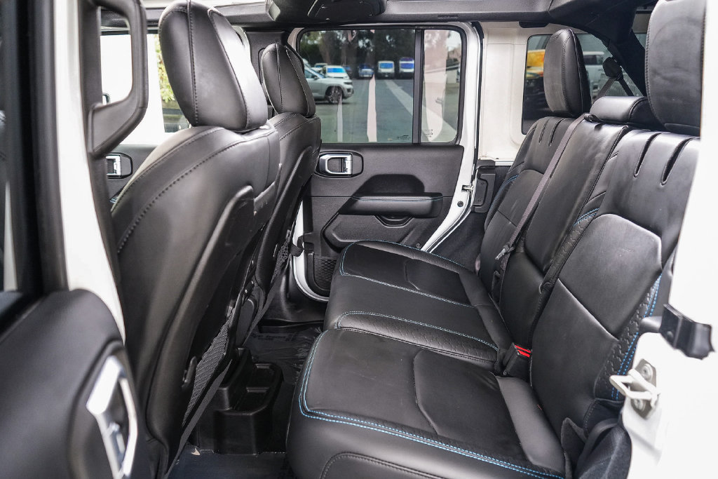Used 2024 Jeep Wrangler High Altitude AWD/4WD image 16