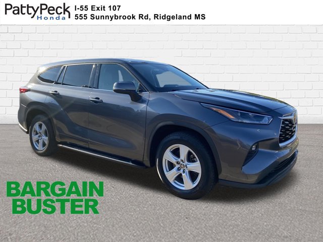 Used 2021 Toyota Highlander LE FWD image 1