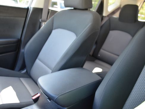 Used 2025 Kia Soul LX w/ LX Technology Package FWD image 53