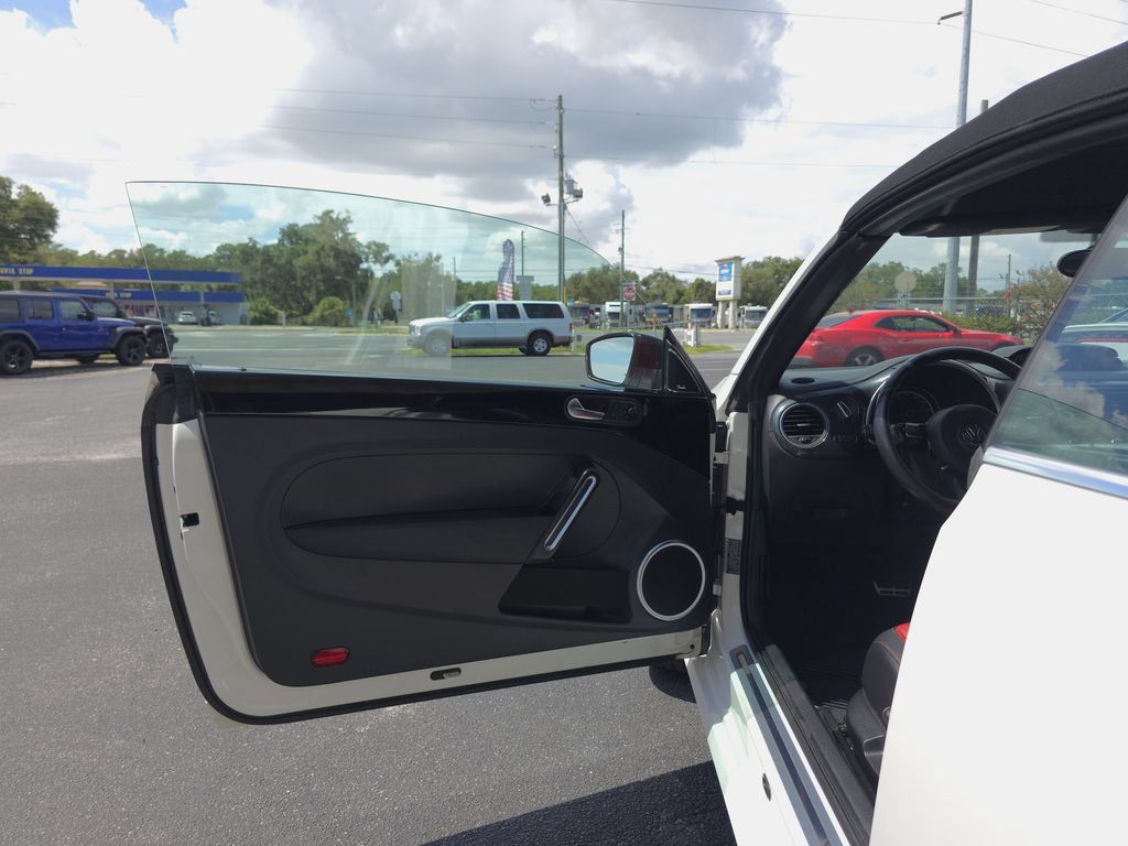 Used 2014 Volkswagen Beetle R-Line FWD image 10