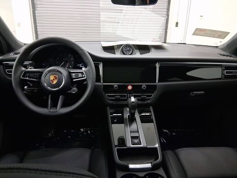Used 2026 Porsche Macan AWD/4WD image 13