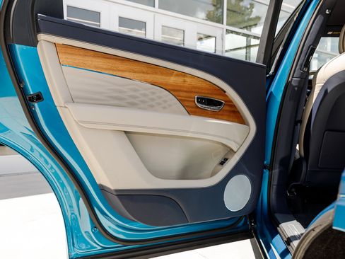New 2025 Bentley Bentayga Extended Wheelbase image 30