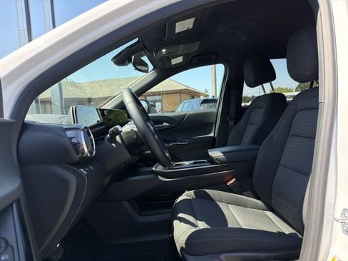 Used 2025 Chevrolet Equinox LT FWD image 13