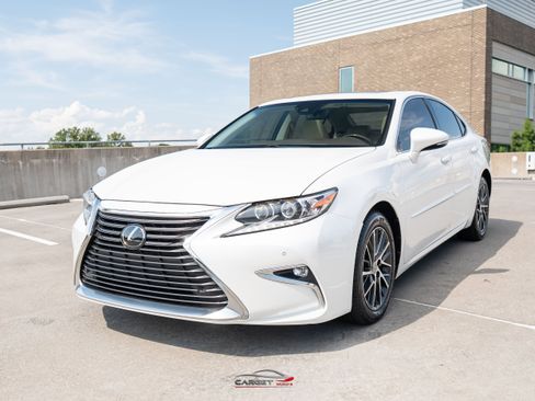 Used 2017 Lexus ES 350 w/ Luxury Package FWD image 3