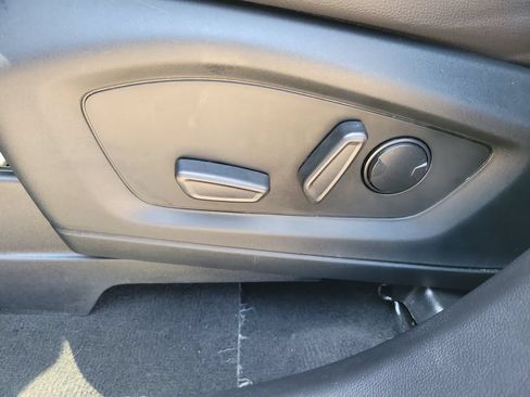 Used 2022 Ford Explorer Limited w/ Equipment Group 301A AWD/4WD image 19