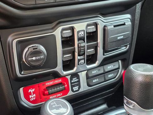 Used 2023 Jeep Wrangler Unlimited Rubicon AWD/4WD image 34