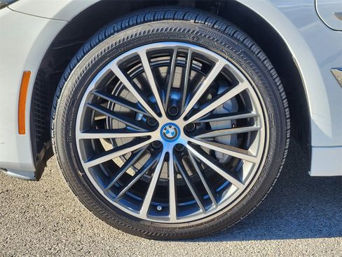 Used 2023 BMW 530e xDrive image 12