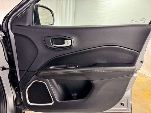 Used 2018 Jeep Compass Limited w/ Navigation Group AWD/4WD image 18