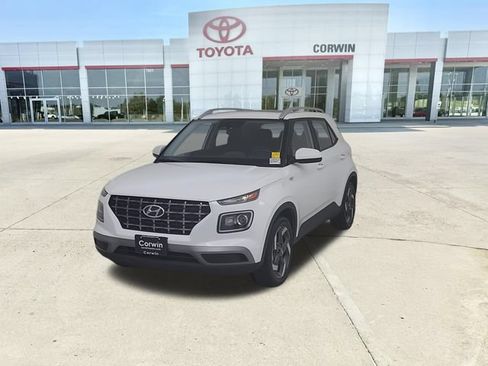Used 2025 Hyundai Venue SEL FWD image 6