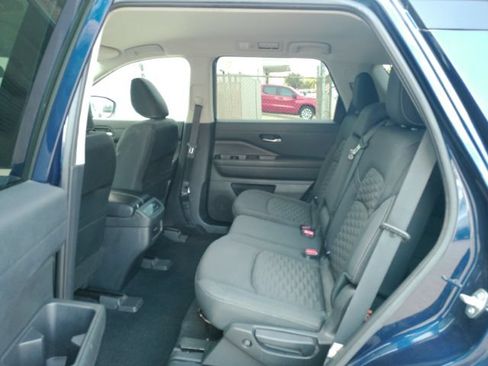 Used 2022 Nissan Pathfinder SV FWD image 17