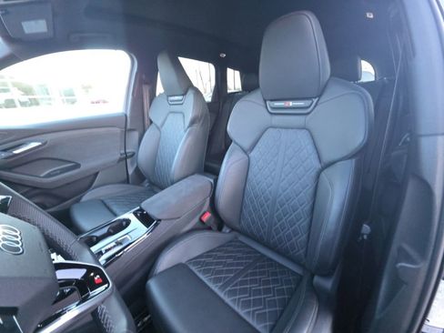 Used 2025 Audi SQ6 e-tron Prestige w/ 21" Black Optic Wheel Package image 10