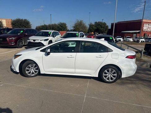 Used 2025 Toyota Corolla LE image 6