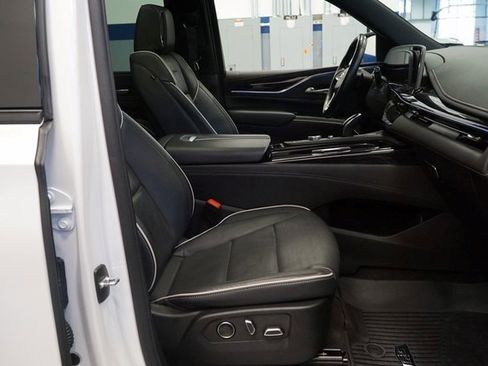 Certified 2024 Cadillac Escalade Sport w/ LPO, ONYX Package image 18