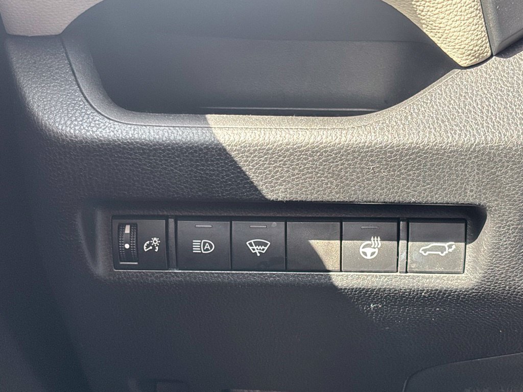 Used 2021 Toyota RAV4 XLE Premium AWD/4WD image 26