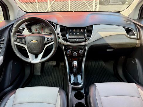 Used 2018 Chevrolet Trax Premier AWD/4WD image 32