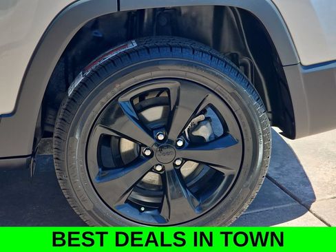 Used 2021 Jeep Cherokee Latitude Plus FWD image 35