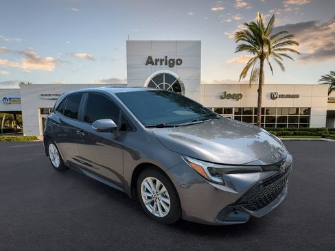 Used 2025 Toyota Corolla SE FWD image 2