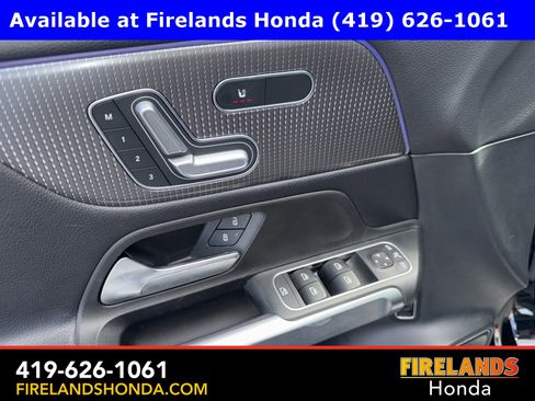 Used 2021 Mercedes-Benz GLB 250 4MATIC image 11