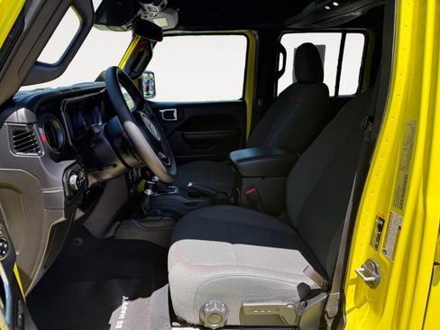 Used 2024 Jeep Wrangler Unlimited Rubicon w/ Safety Group AWD/4WD image 10